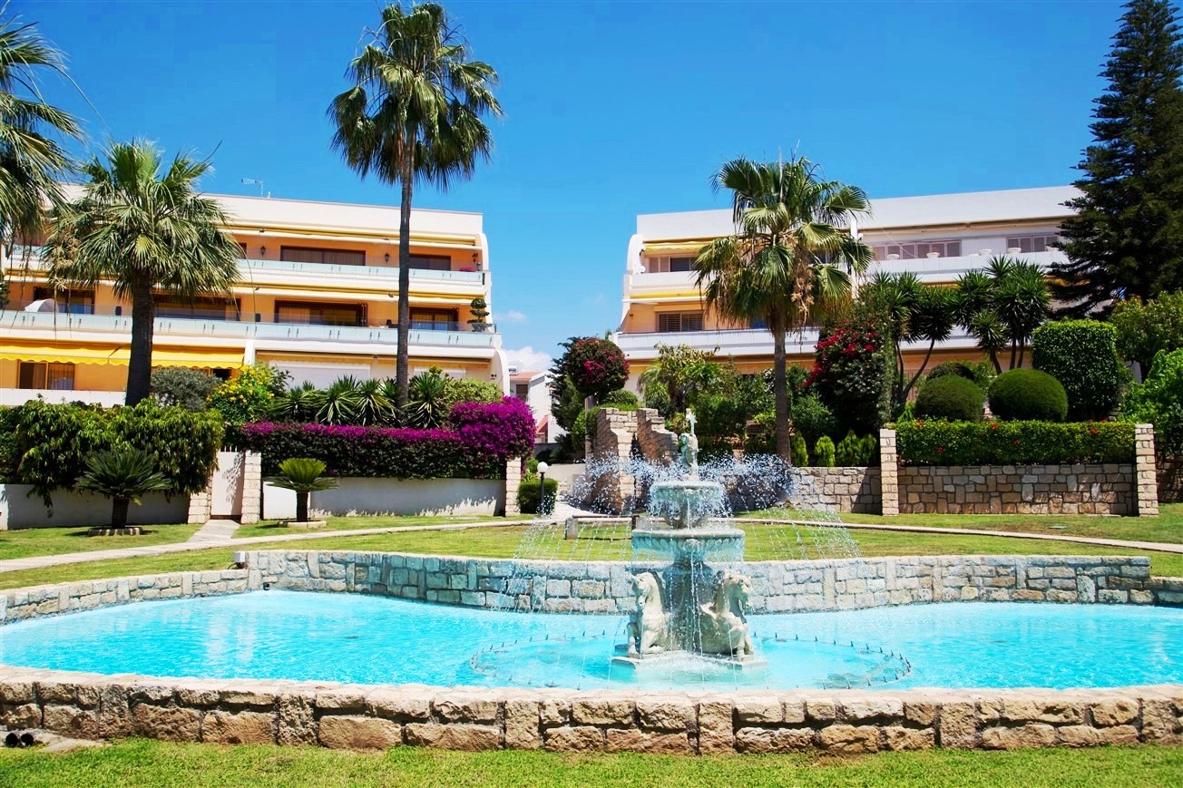 3 Bedrooms Apartment For Sale in Thyra Beach Complex.