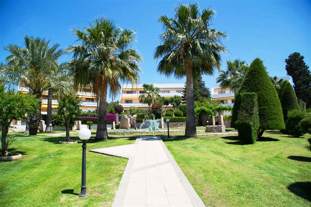 3 Bedrooms Apartment For Sale in Thyra Beach Complex.