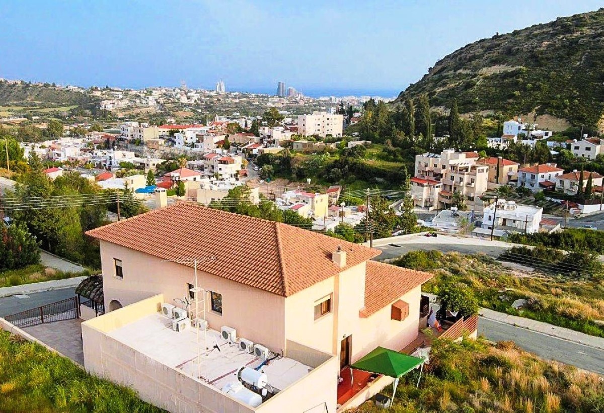 4 + 1 BEDROOMS HOUSE FOR SALE GERMASOGIA VILLAGE LIMASSOL CYPRUS