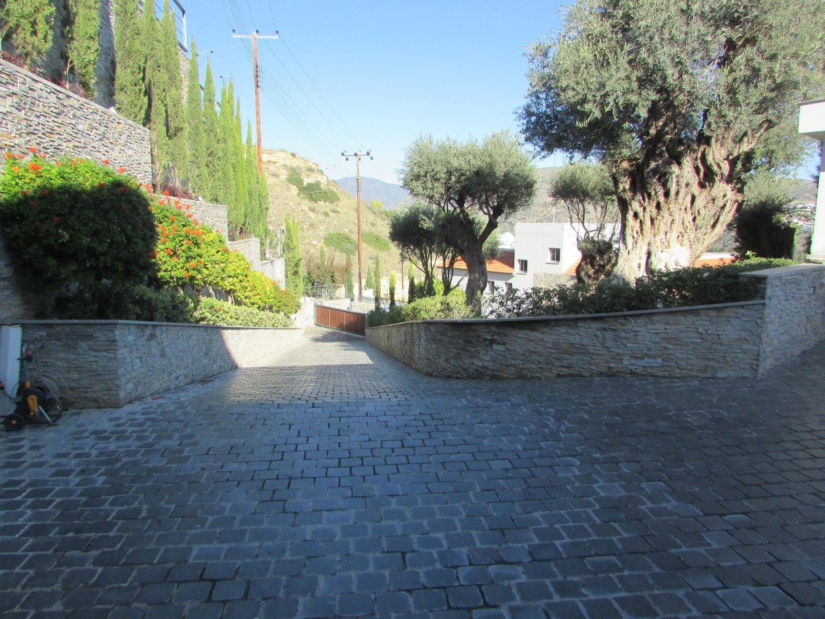 5 Bedroom Villa-Sale/Rent Limassol