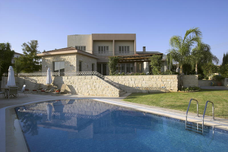 6 BEDROOMS VILLA-MESOVOUNIA LIMASSOL