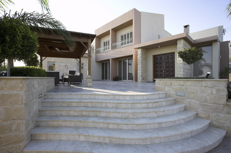 6 BEDROOMS VILLA-MESOVOUNIA LIMASSOL