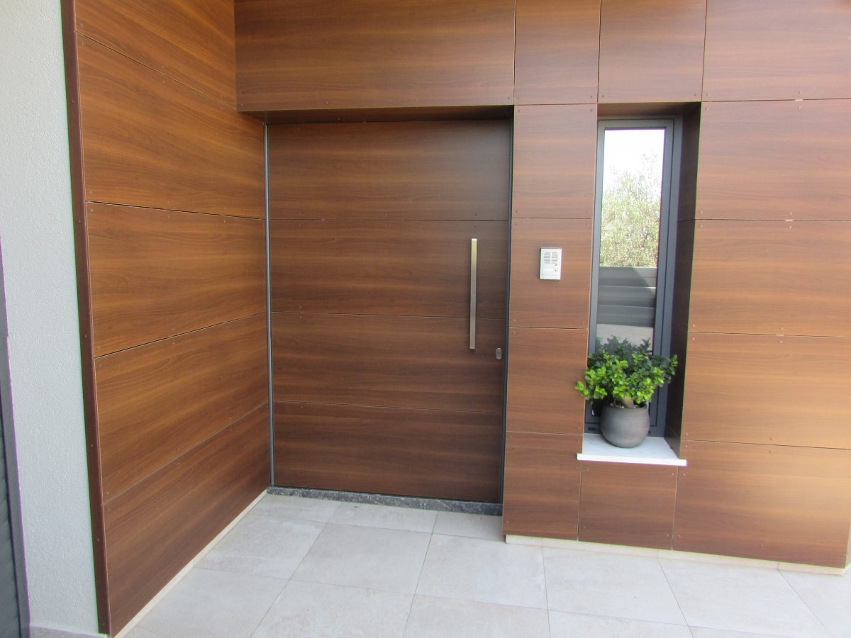 Semi-detached three-bedrooms house in Kolossi for sale.