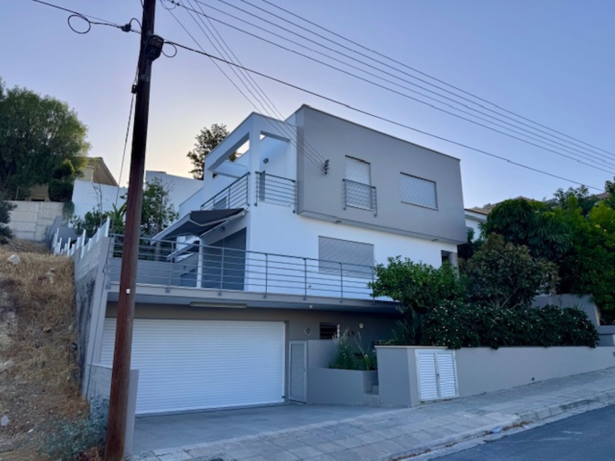 Well Maintained Five Bedroom Villa For Sale in Germasoyeia.