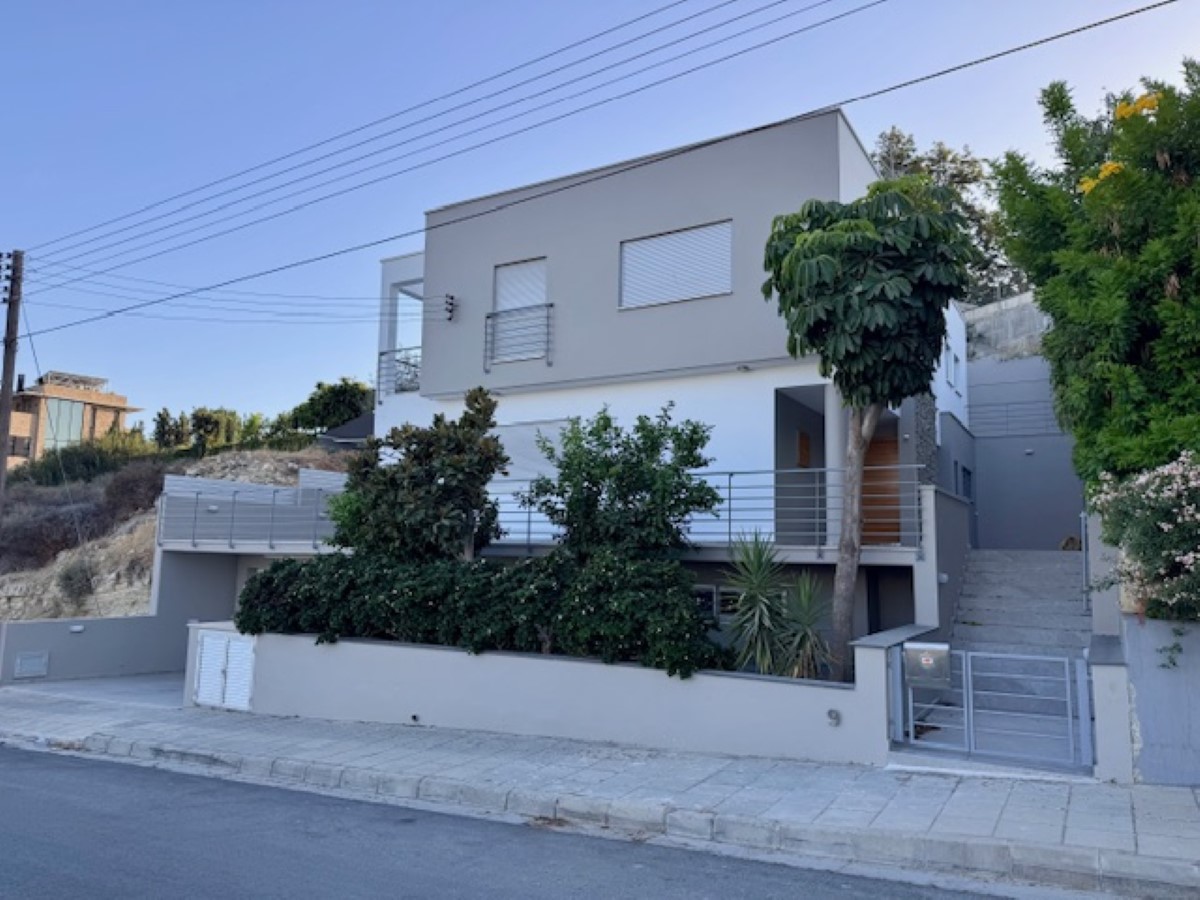 Well Maintained Five Bedroom Villa For Sale in Germasoyeia.