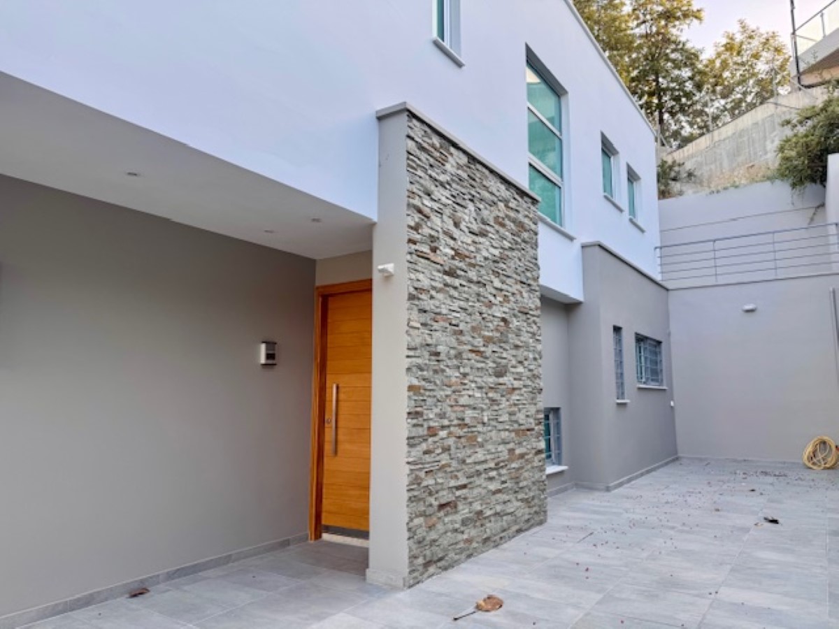 Well Maintained Five Bedroom Villa For Sale in Germasoyeia.