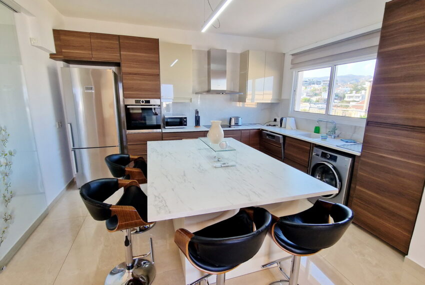2335 KITCHEN